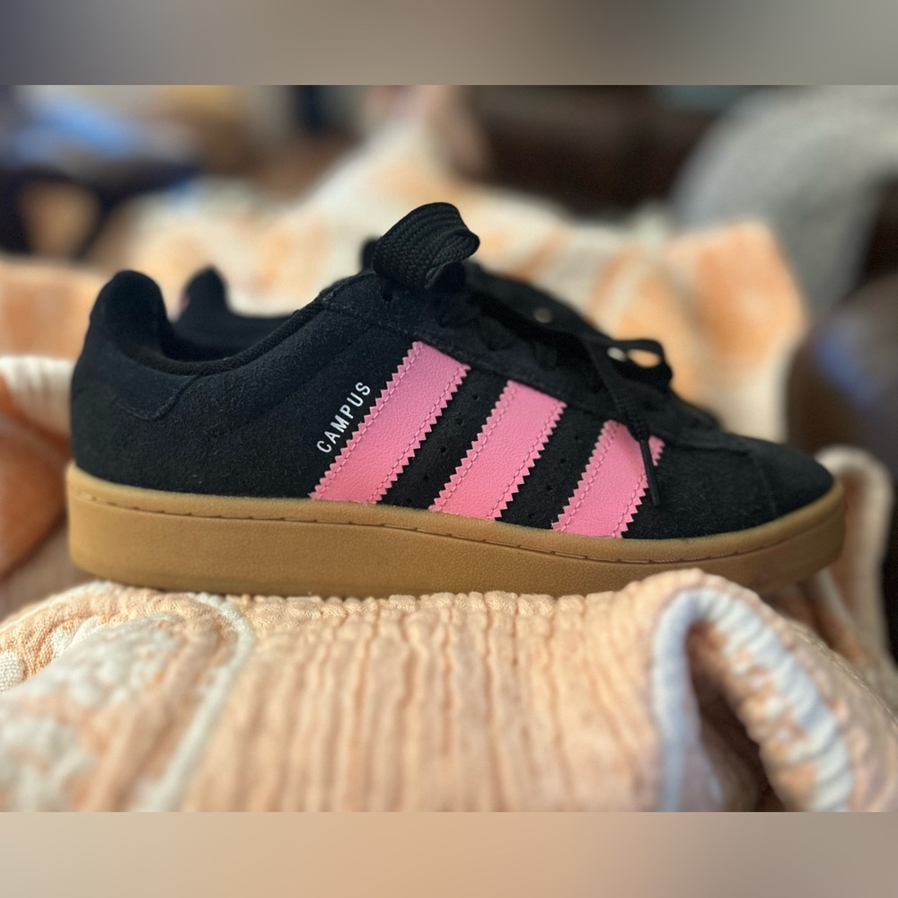 Ladies Black Pink Adidas Campus tennis shoes sneakers